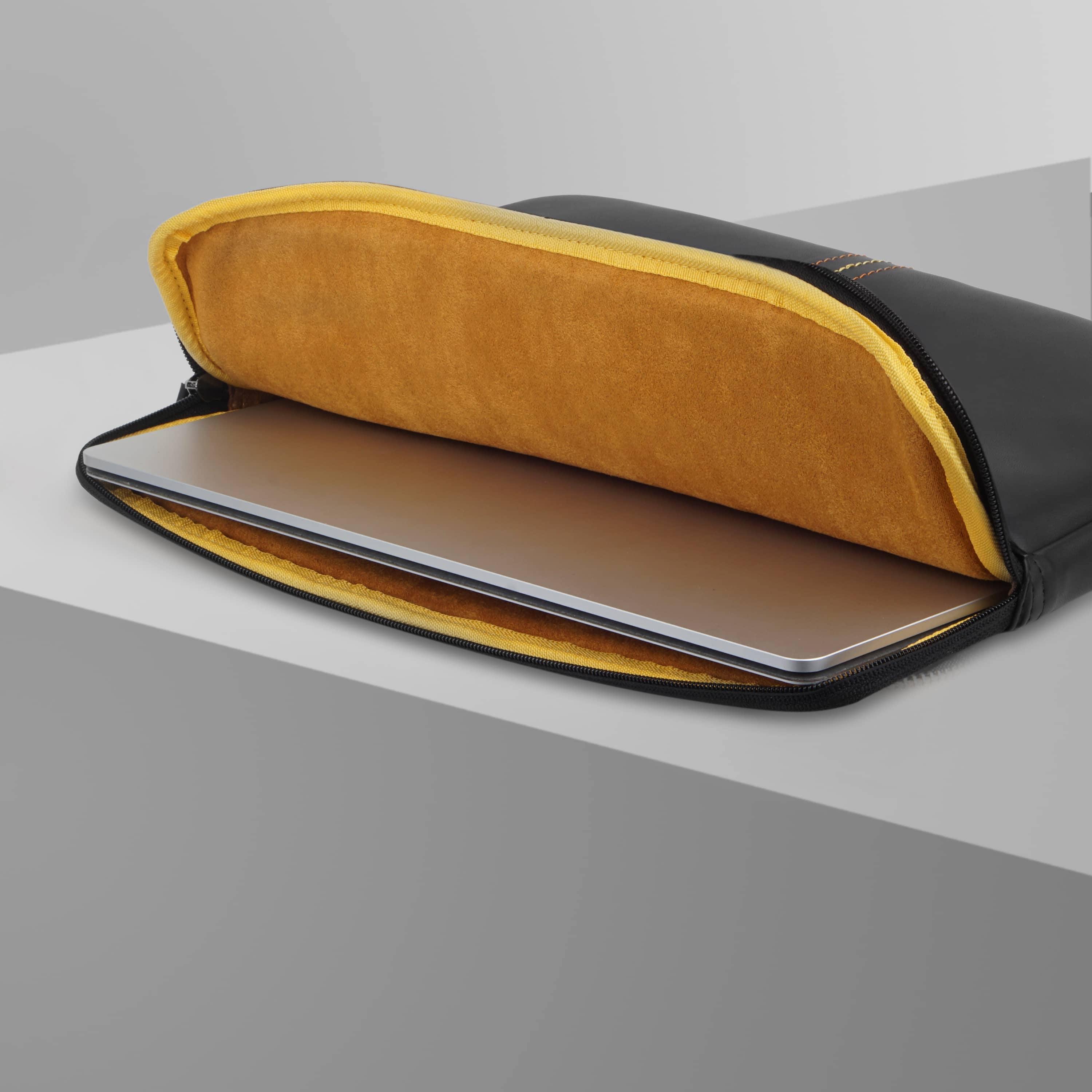 Stanley Sleeve With Pouch For Upto 16.2