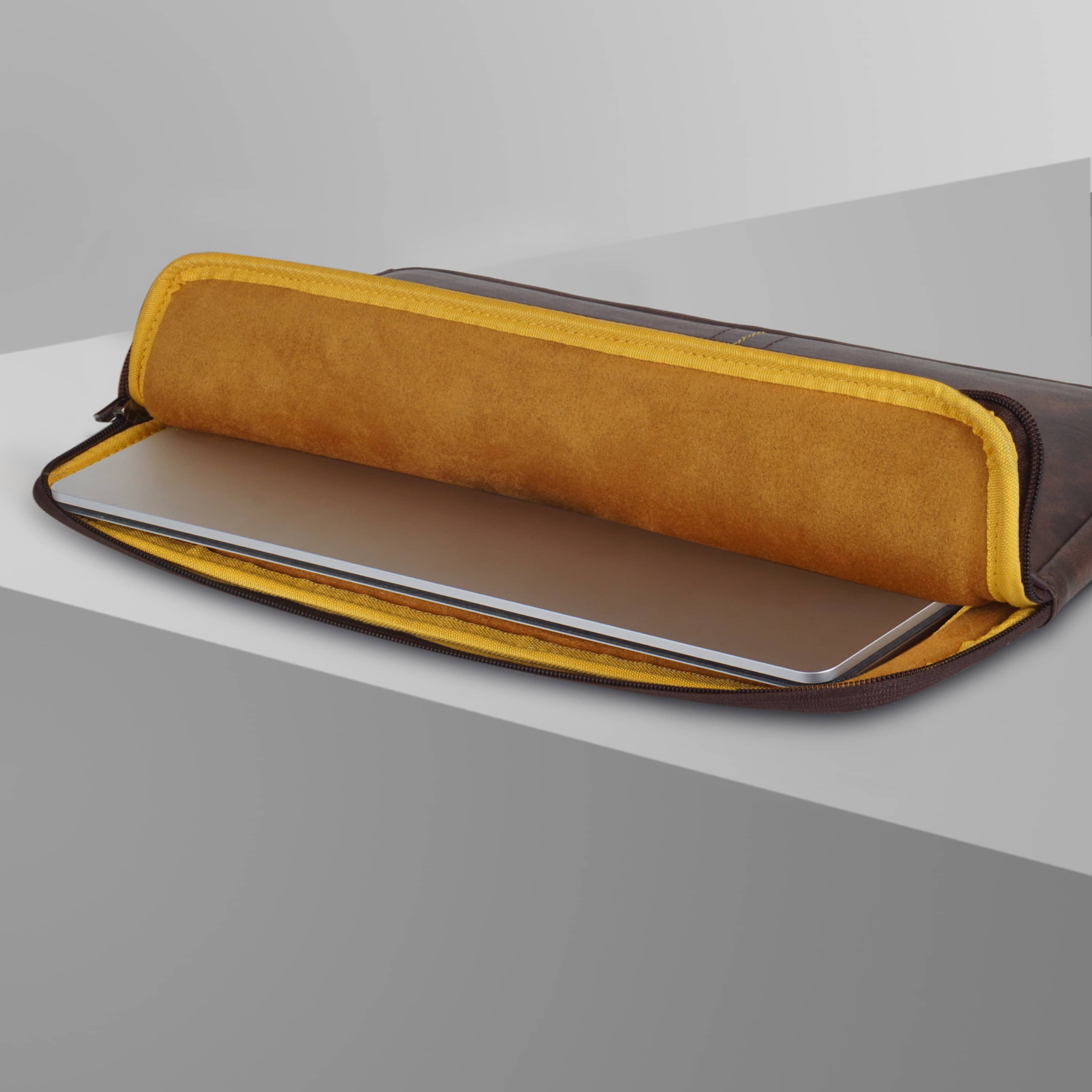 Stanley Sleeve With Pouch For Upto 14.2